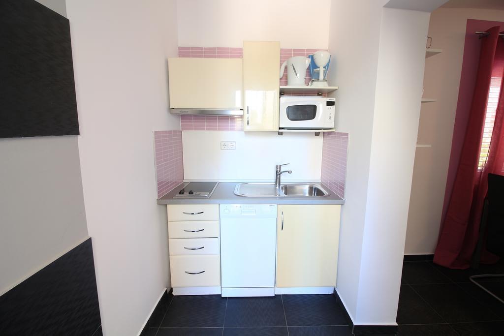 Apartments Lavanda Примоштен Экстерьер фото