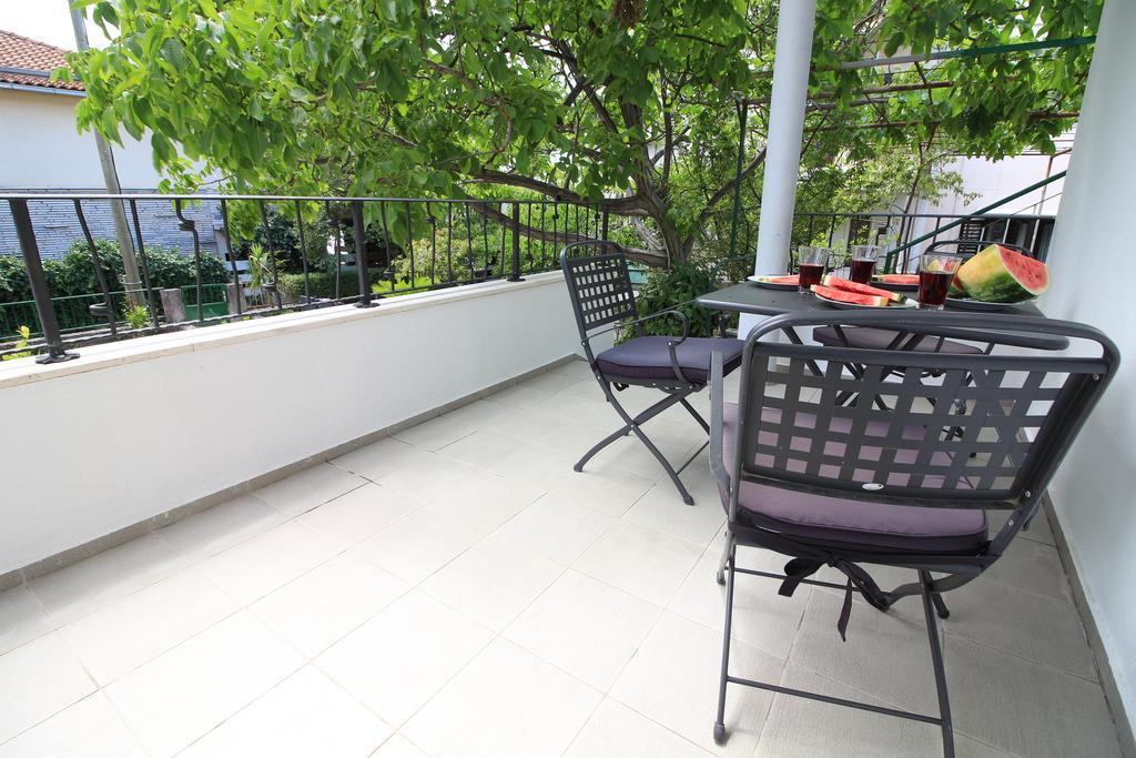 Apartments Lavanda Примоштен Экстерьер фото